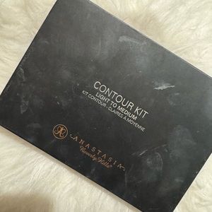 Anastasia Beverly Hills Contour Kit (Light to Medium)